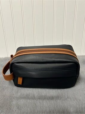 Mark & Graham Sawyer travel pouch